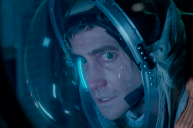 Cena do filme Vida com o astronauta com cara de pânico - coronavírus