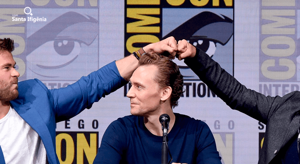Intérpretes de Thor e Loki no palco da San Siego Comic-Con